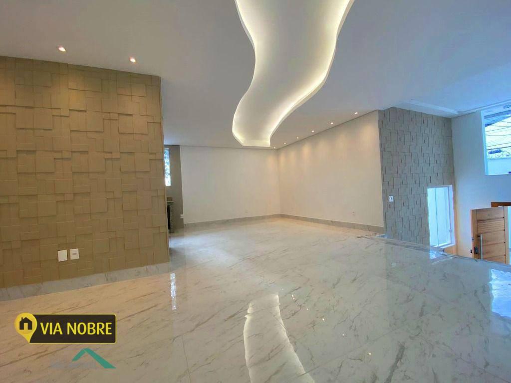 Casa, Estoril, 3 Quartos, 4 Vagas, 1 Suíte