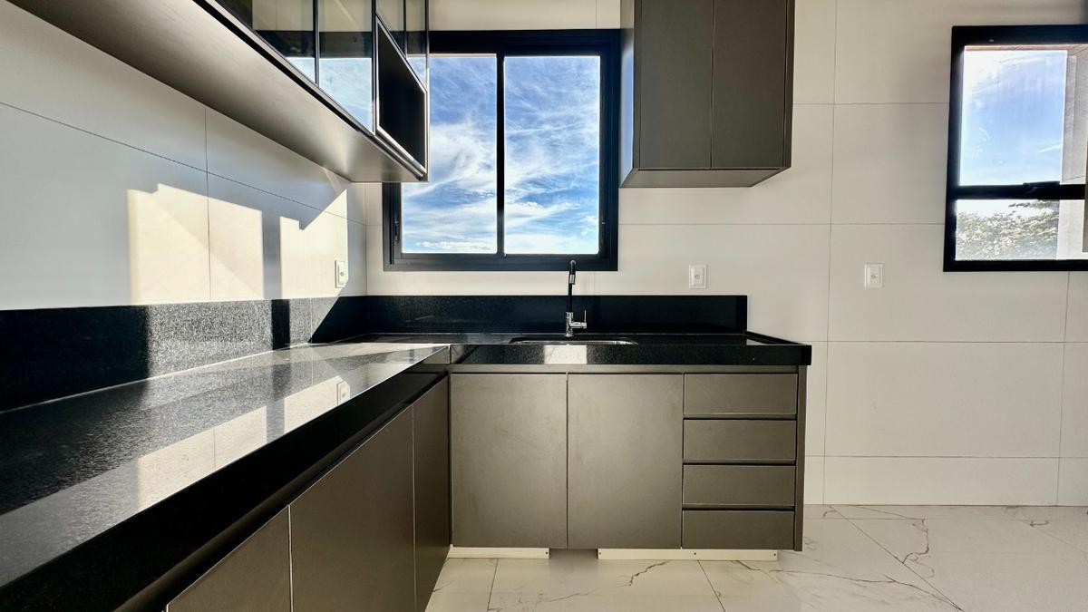 Cobertura, Planalto, 4 Quartos, 2 Vagas, 2 Suítes