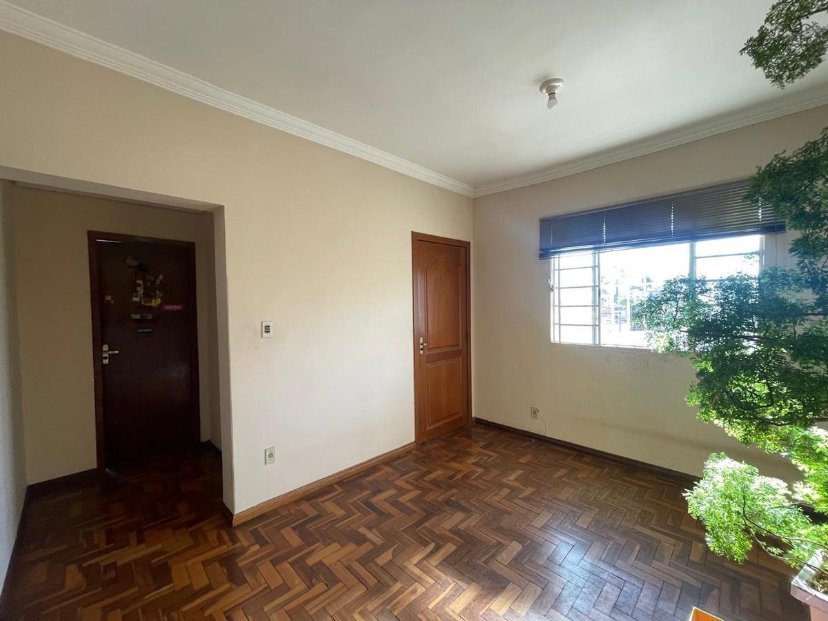 Casa, Sagrada Família, 6 Quartos, 2 Vagas, 1 Suíte