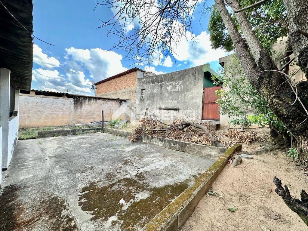 Casa, Coqueiros, 3 Quartos, 0 Vaga, 0 Suíte