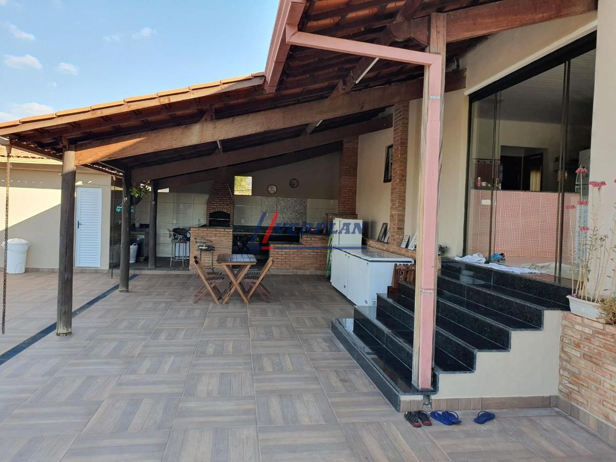 Rural, Centro, 6 Quartos, 4 Vagas, 3 Suítes