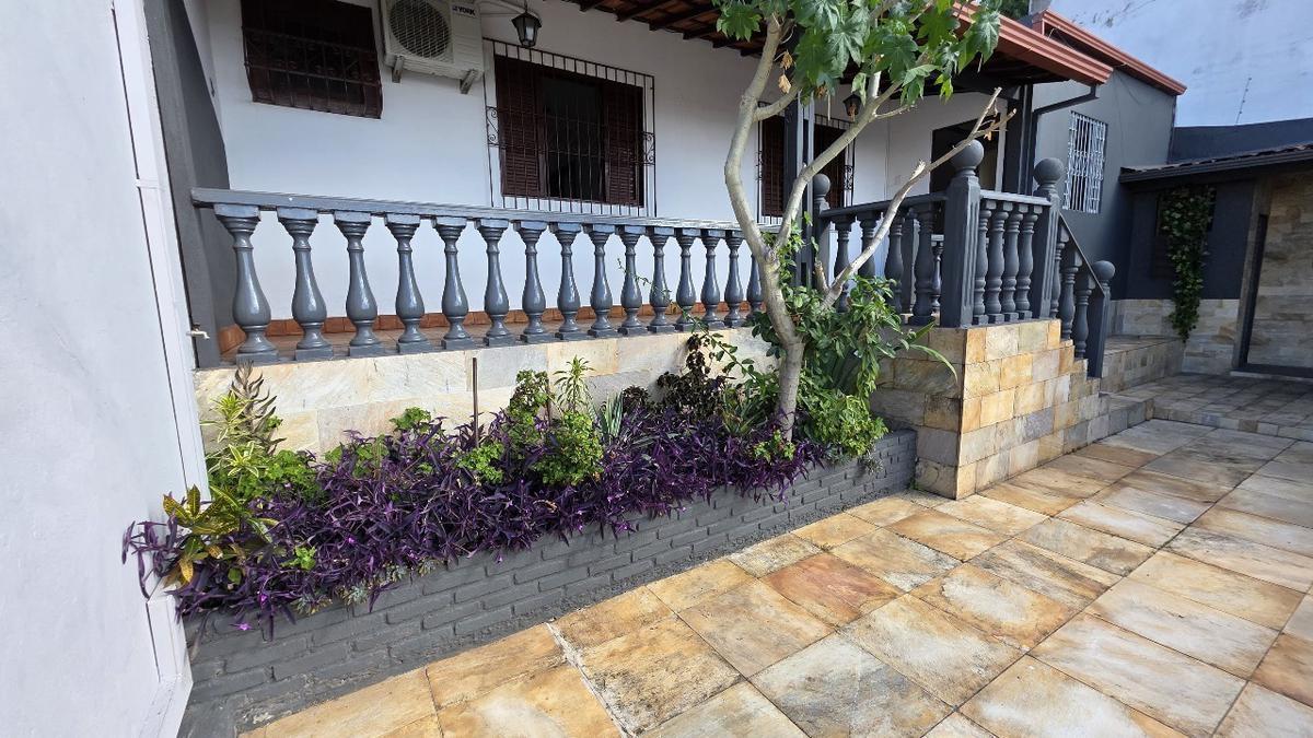 Casa, Jardim Leblon, 2 Quartos, 5 Vagas, 1 Suíte