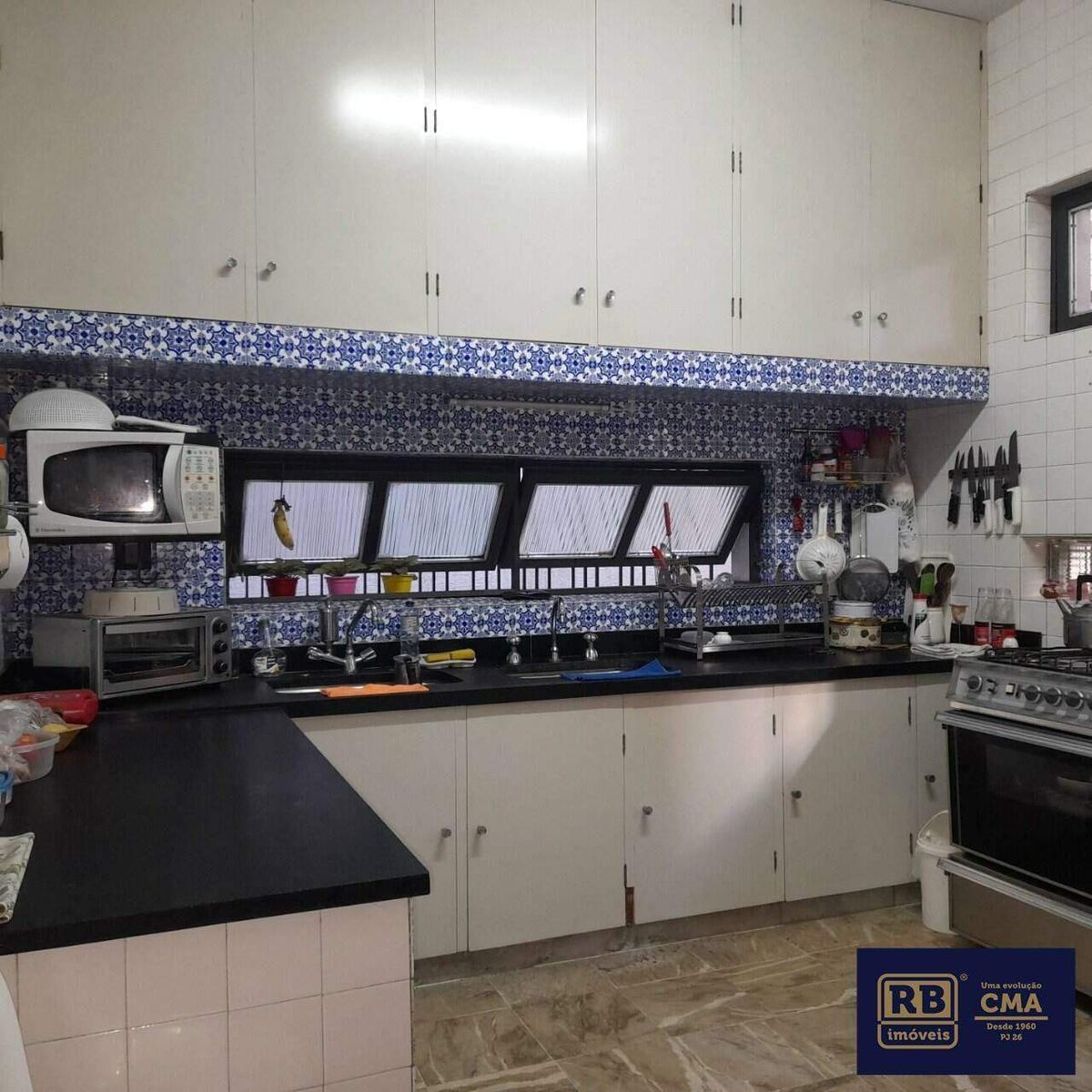 Casa, Funcionários, 5 Quartos, 4 Vagas, 1 Suíte