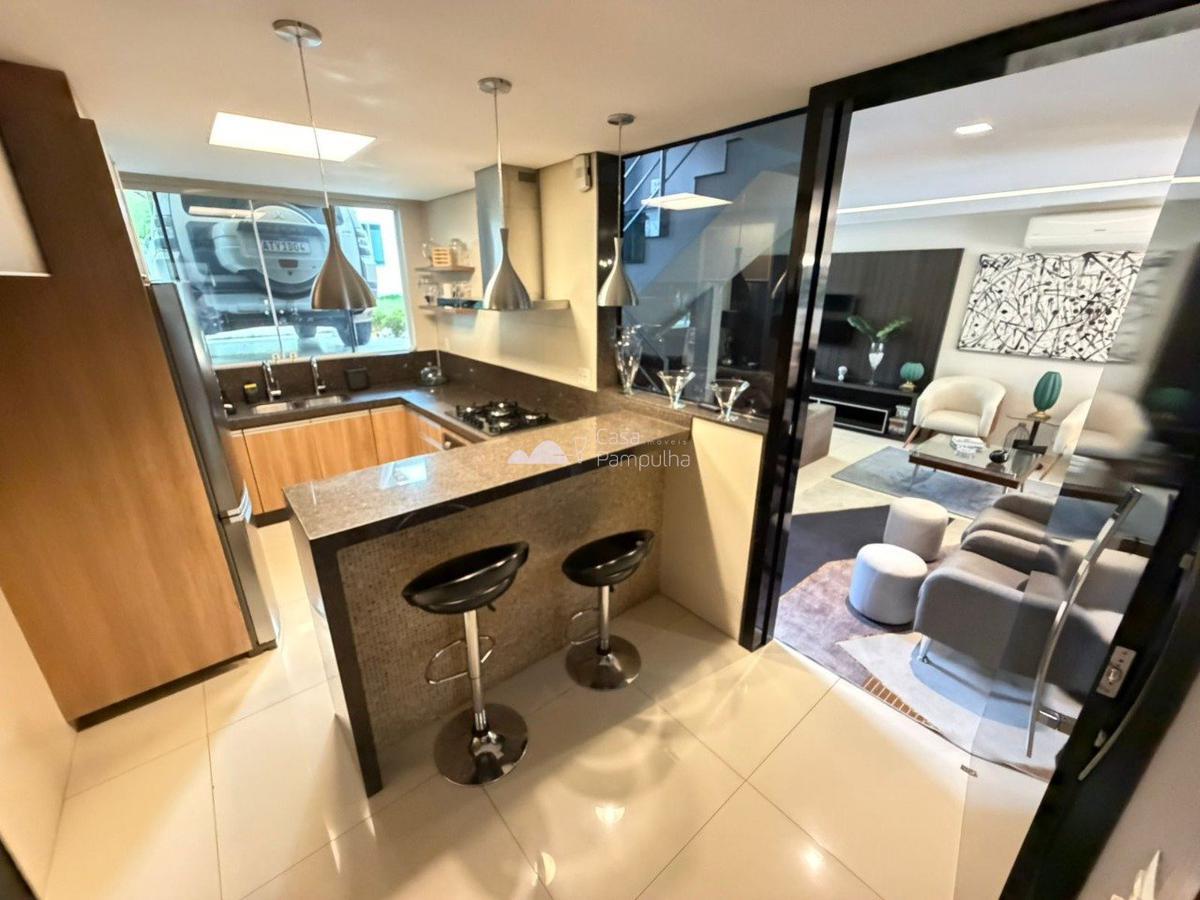 Casa, Trevo, 4 Quartos, 2 Vagas, 2 Suítes