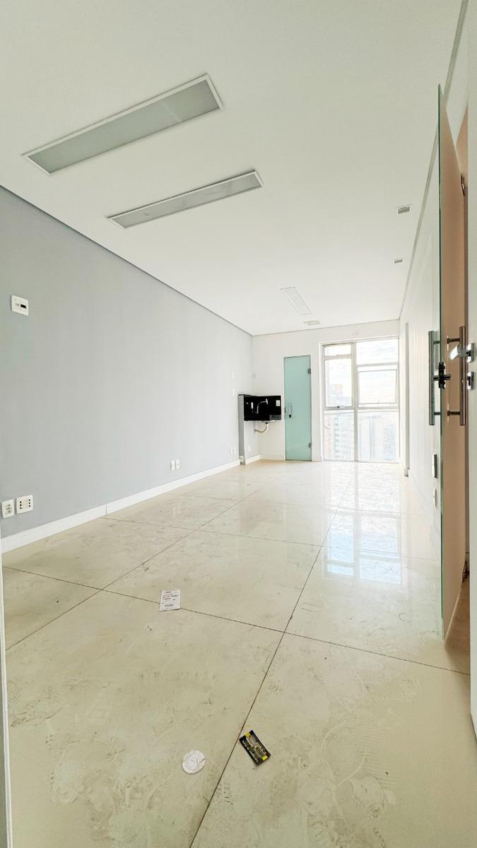 Sala, Centro, 0 Quarto, 4 Vagas