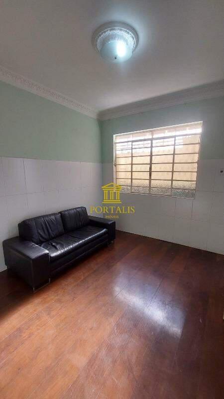 Casa, Floresta, 3 Quartos, 0 Vaga, 2 Suítes