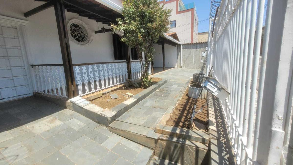 Casa, João Pinheiro, 5 Quartos, 4 Vagas, 1 Suíte