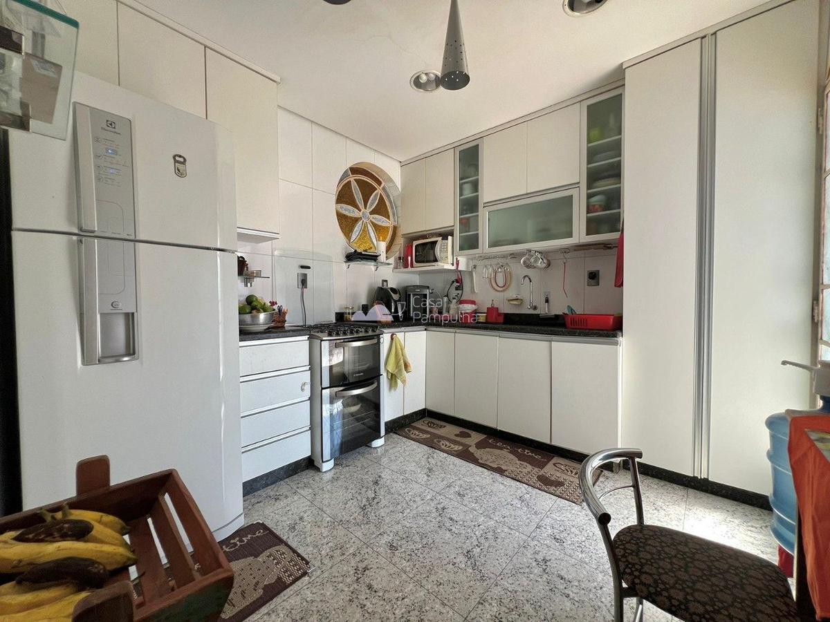 Casa, Planalto, 6 Quartos, 4 Vagas, 2 Suítes