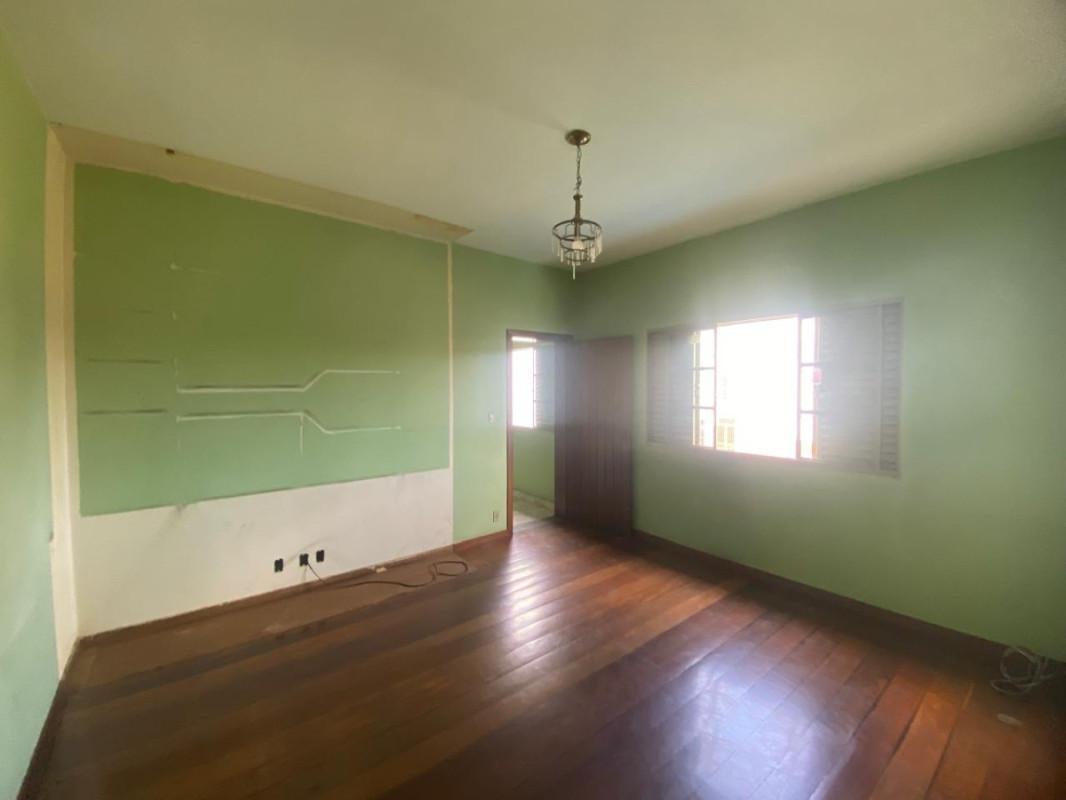 Casa, Centro, 3 Quartos, 6 Vagas, 1 Suíte