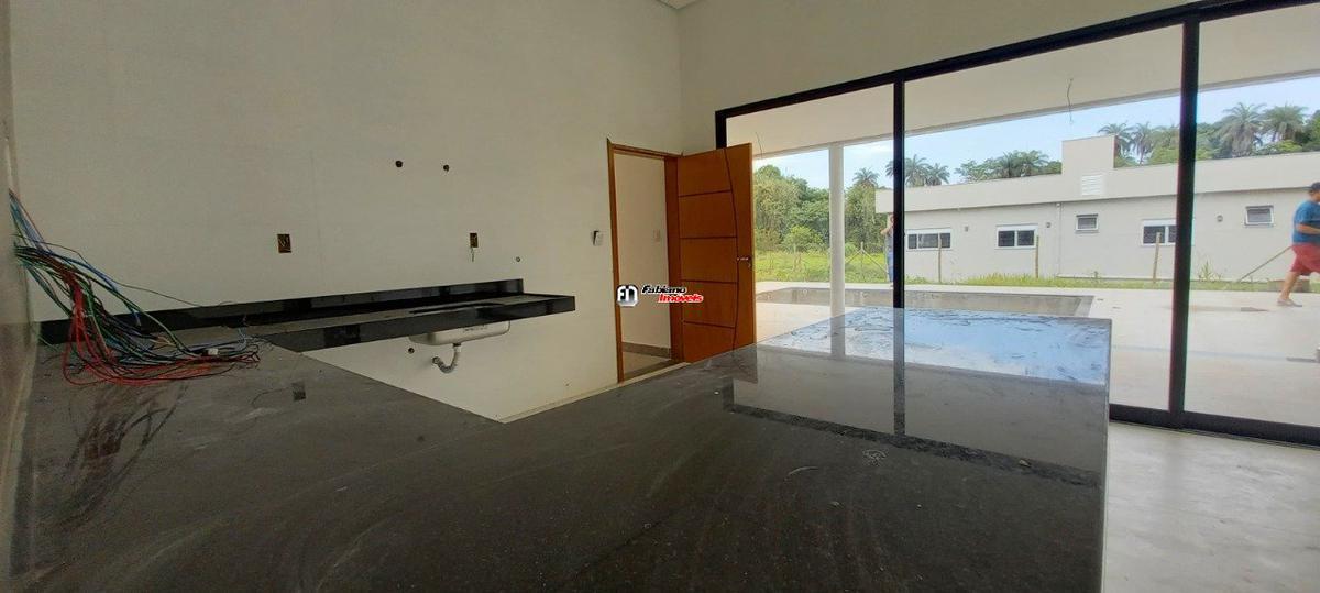 Casa, Campinho, 3 Quartos, 4 Vagas, 3 Suítes