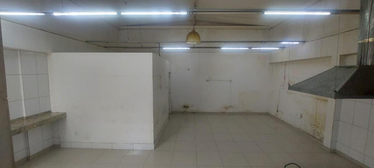 Casa Comercial, Funcionários, 0 Quarto, 0 Vaga