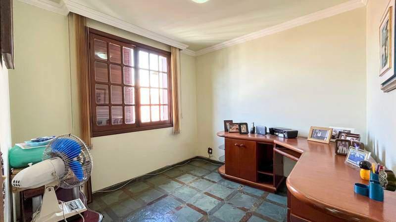 Casa, Luxemburgo, 5 Quartos, 4 Vagas, 2 Suítes