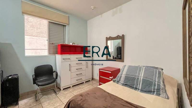 Casa, Buritis, 5 Quartos, 0 Vaga, 1 Suíte