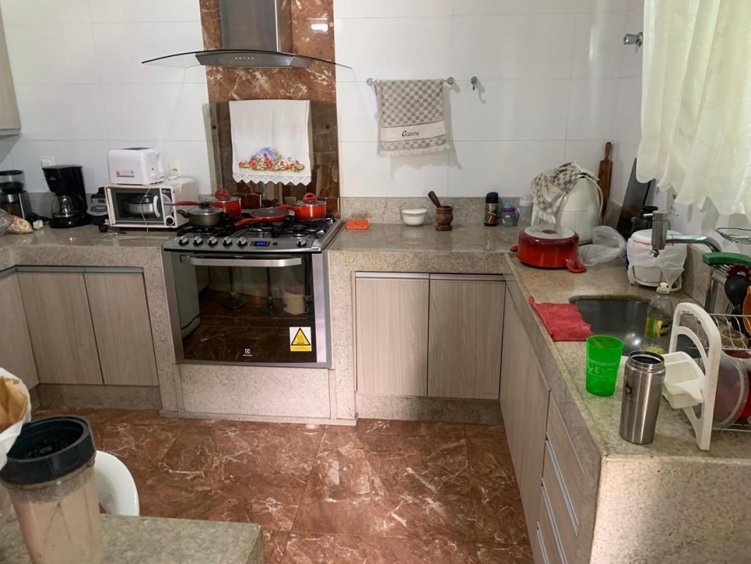 Casa, Jardim Pérola, 4 Quartos, 6 Vagas, 1 Suíte