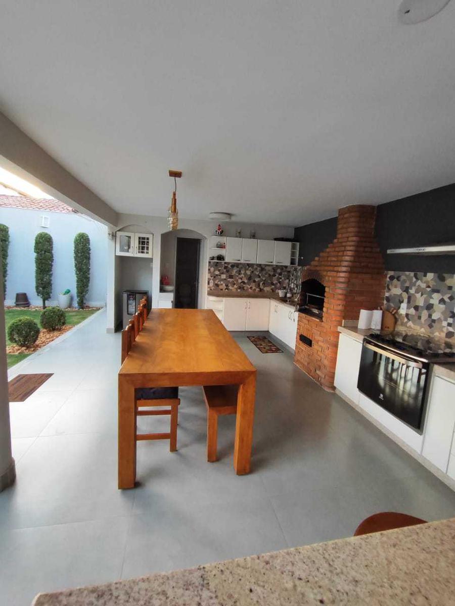 Casa, Castelo, 4 Quartos, 4 Vagas, 1 Suíte