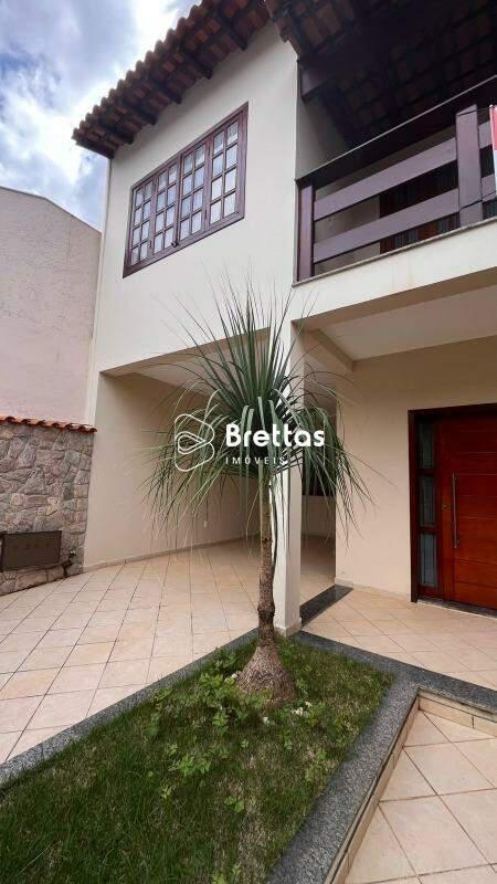Casa, Centro, 5 Quartos, 2 Vagas, 2 Suítes