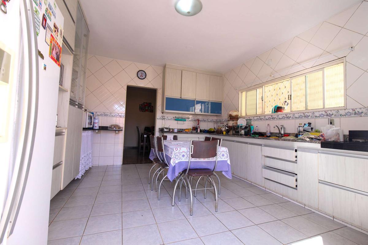 Casa, Planalto, 5 Quartos, 5 Vagas, 1 Suíte