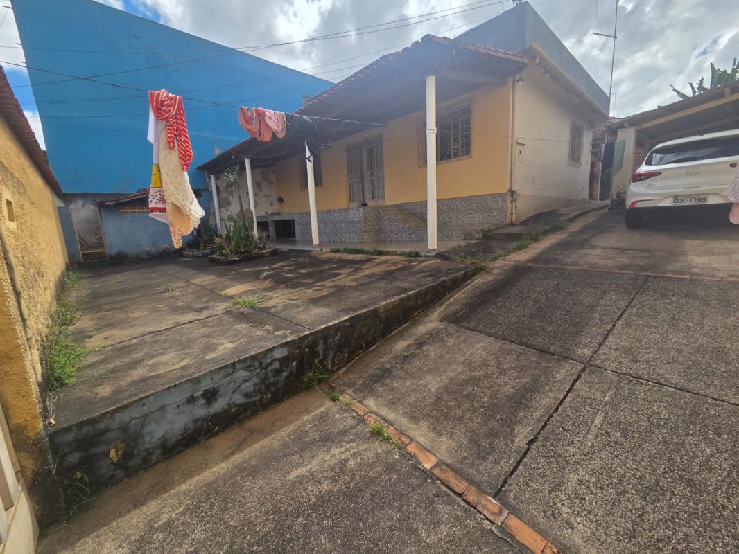 Casa, Novo Glória, 4 Quartos, 5 Vagas, 2 Suítes