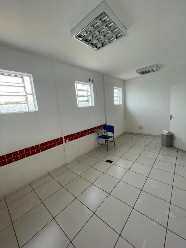 Casa Comercial, Candelária, 4 Quartos, 0 Vaga, 1 Suíte
