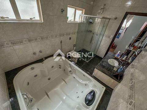 Casa, Camargos, 3 Quartos, 0 Vaga, 2 Suítes