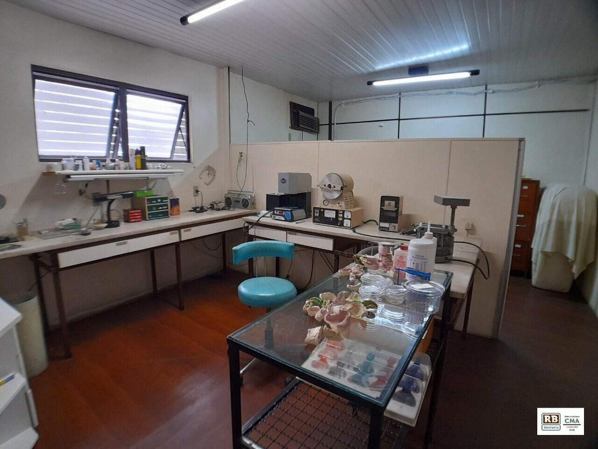 Prédio, Funcionários, 0 Quarto, 4 Vagas