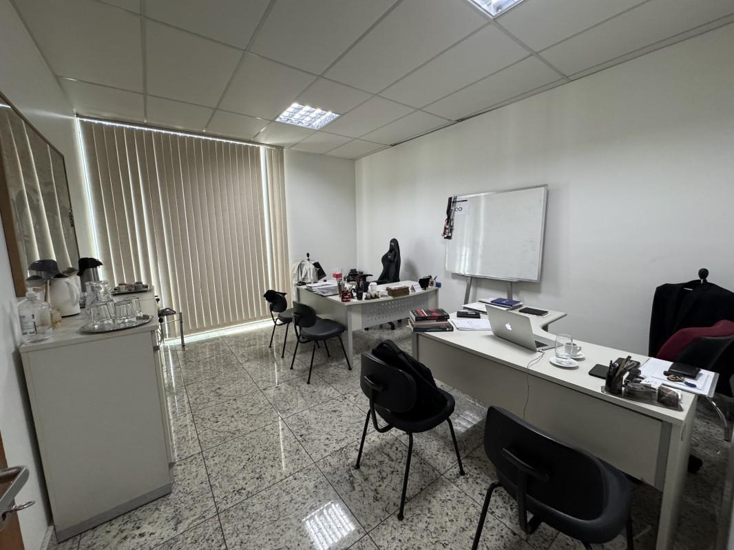 Andar, Centro, 0 Quarto, 5 Vagas