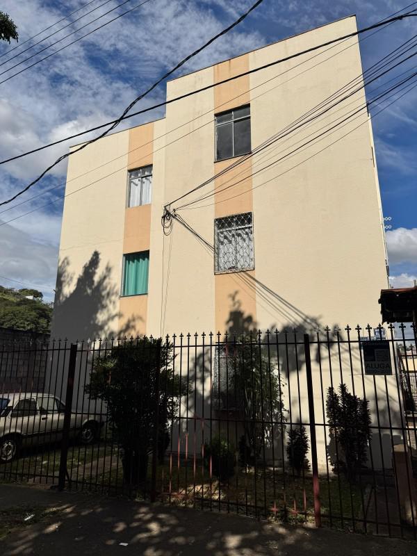 Apartamento, Tirol (barreiro), 2 Quartos, 1 Vaga