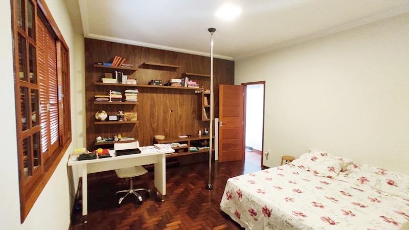 Casa, Braúnas, 3 Quartos, 8 Vagas, 2 Suítes