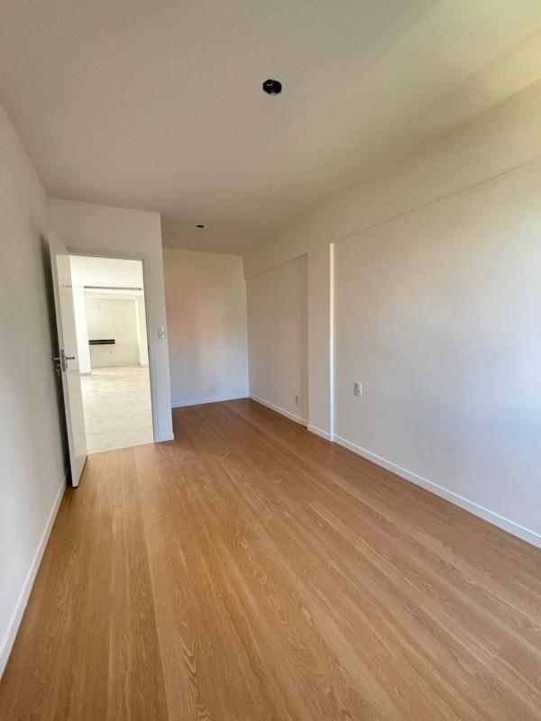 Apartamento, Sagrada Família, 2 Quartos, 2 Vagas, 1 Suíte