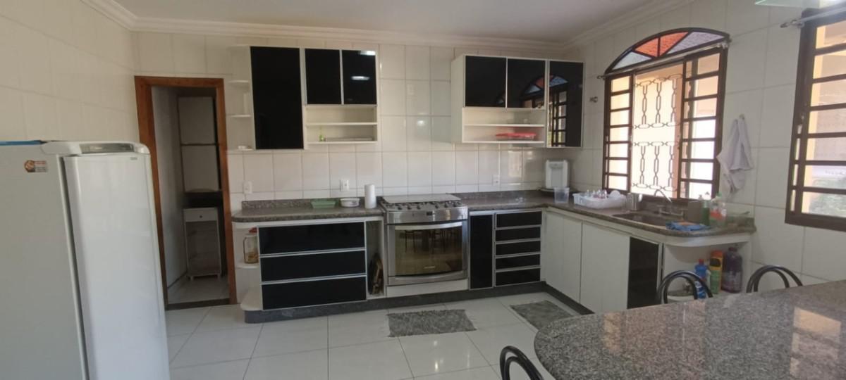 Casa, Casa Amarela, 5 Quartos, 40 Vagas, 5 Suítes