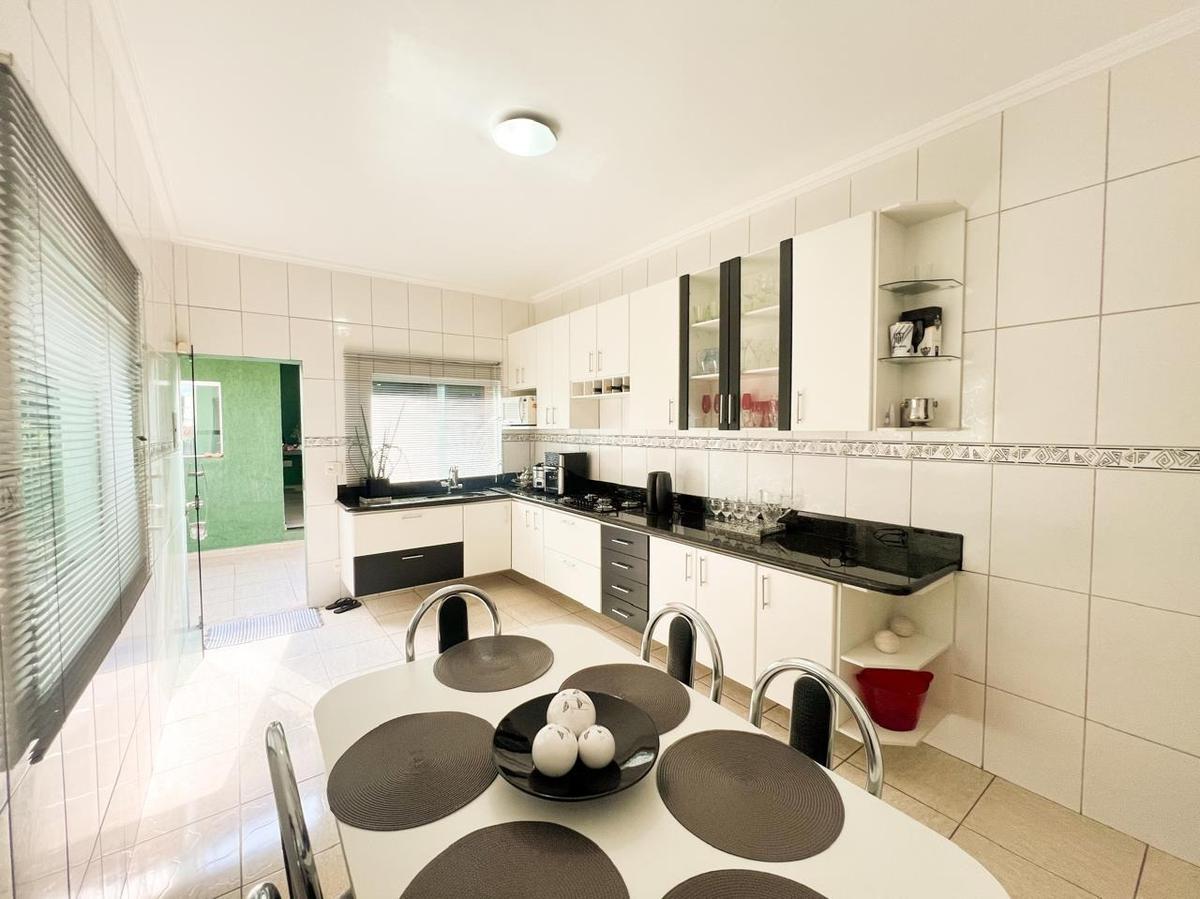 Casa, Arvoredo, 3 Quartos, 8 Vagas, 2 Suítes