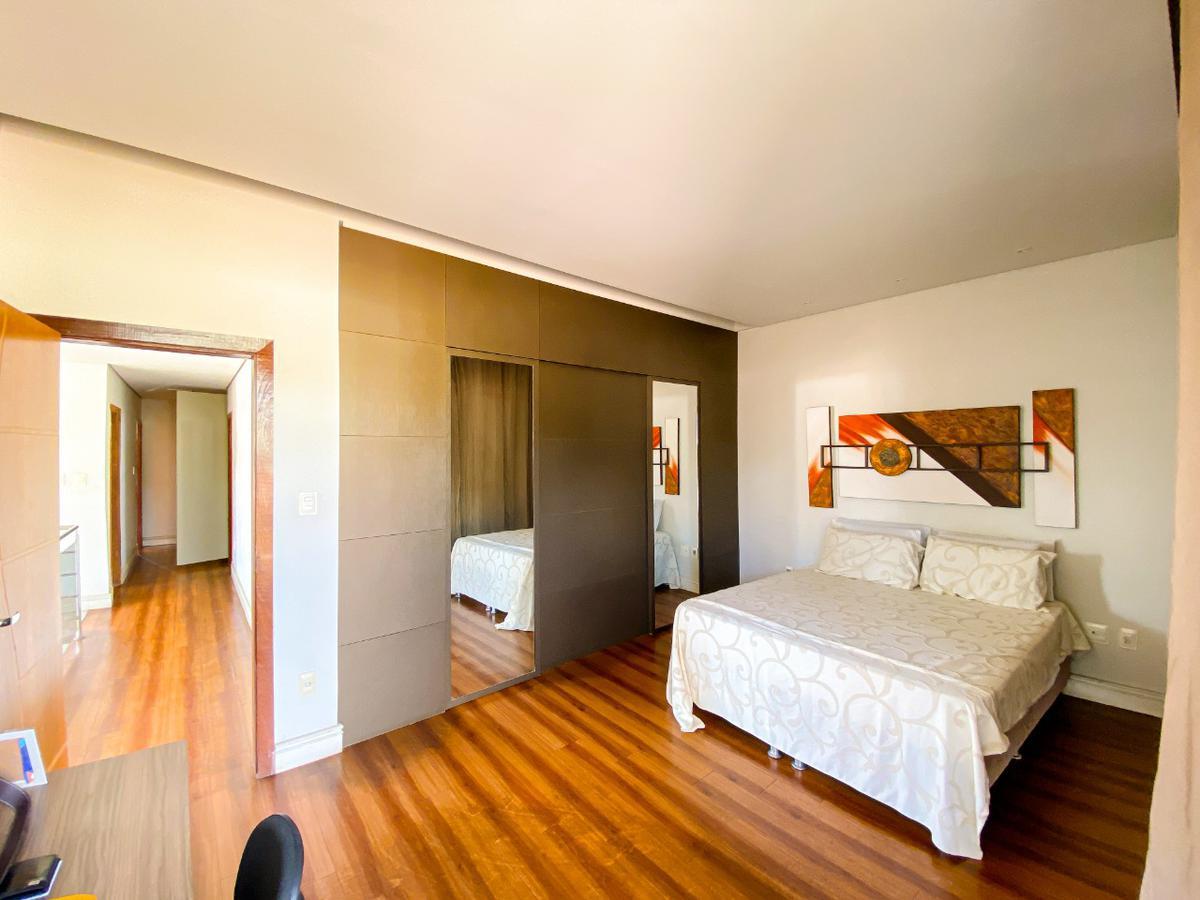 Casa, Trevo, 5 Quartos, 10 Vagas, 2 Suítes