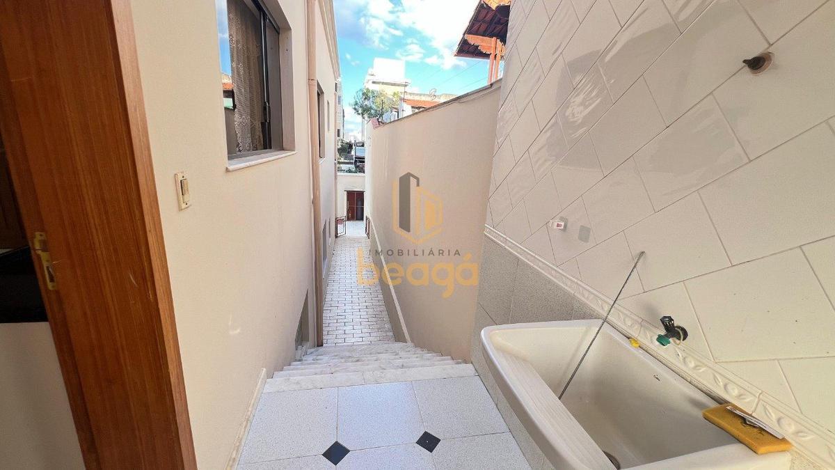 Casa, Castelo, 4 Quartos, 6 Vagas, 1 Suíte