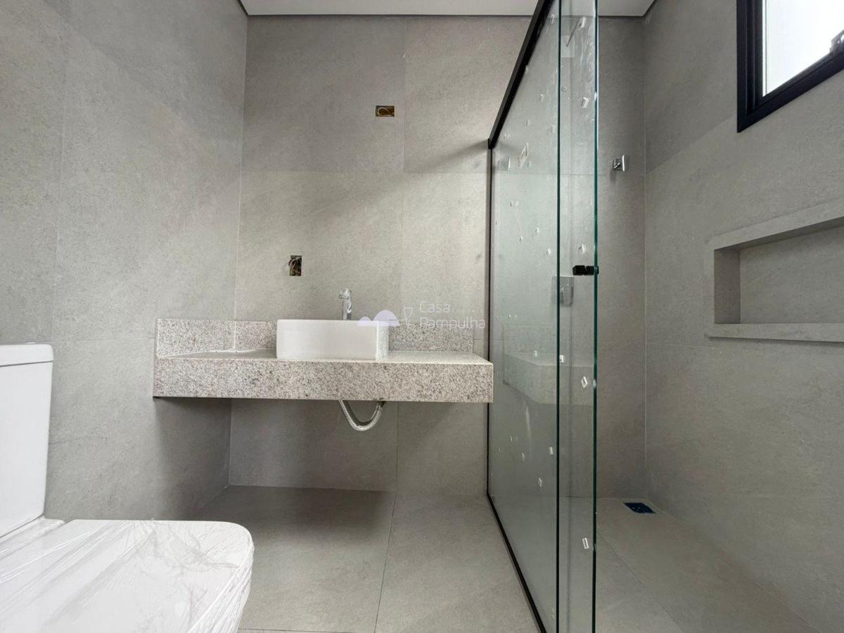 Casa, Trevo, 3 Quartos, 2 Vagas, 2 Suítes