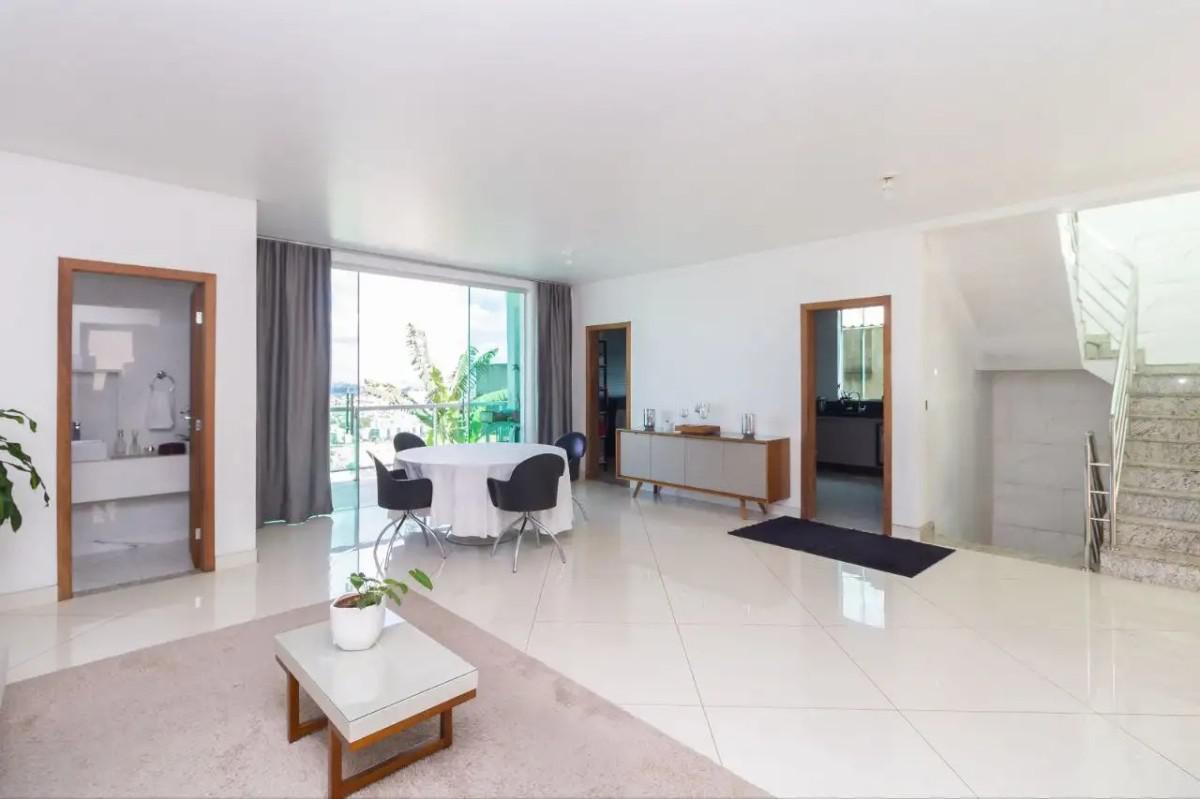 Casa, Estoril, 4 Quartos, 3 Vagas, 4 Suítes