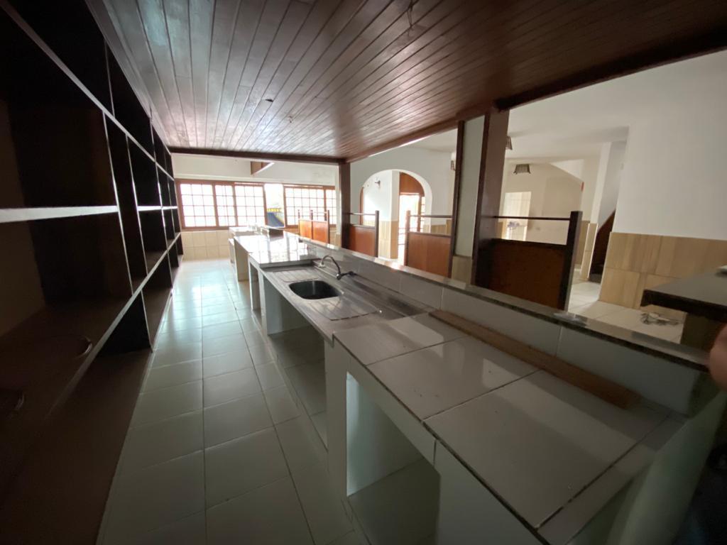 Casa Comercial, Funcionários, 0 Quarto, 0 Vaga