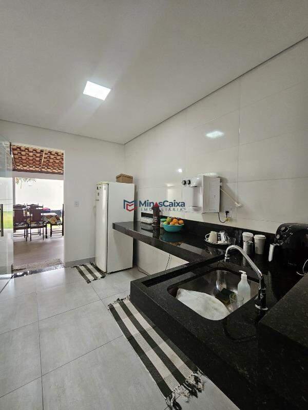 Casa, Quitandinha, 3 Quartos, 2 Vagas, 1 Suíte