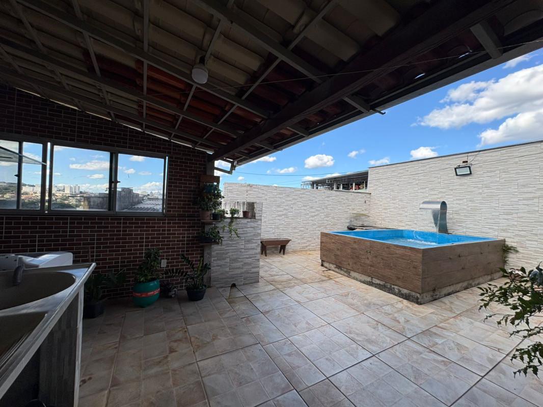 Casa, Castanheira (barreiro), 3 Quartos, 2 Vagas, 1 Suíte