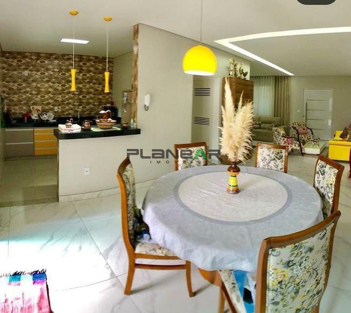 Casa, Novo Riacho, 3 Quartos, 6 Vagas, 2 Suítes