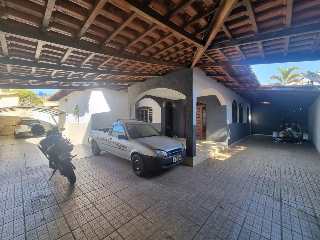 Casa, Jardim Riacho das Pedras, 3 Quartos, 8 Vagas, 2 Suítes