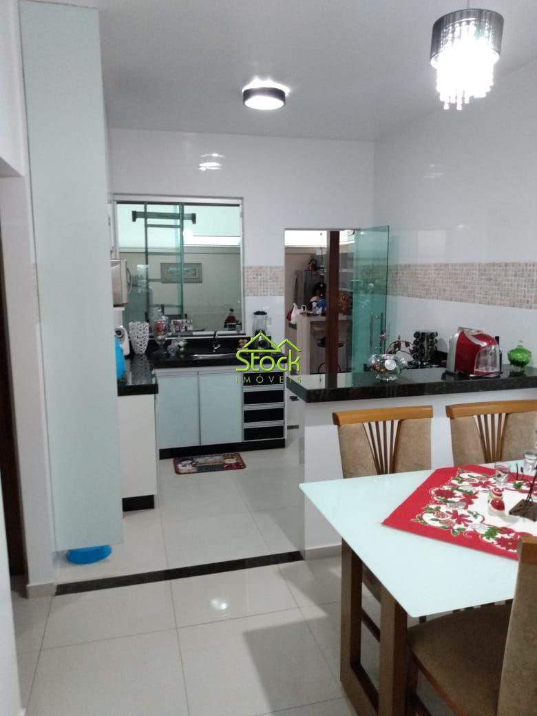 Casa, Jardim Imperial, 2 Quartos, 2 Vagas, 1 Suíte