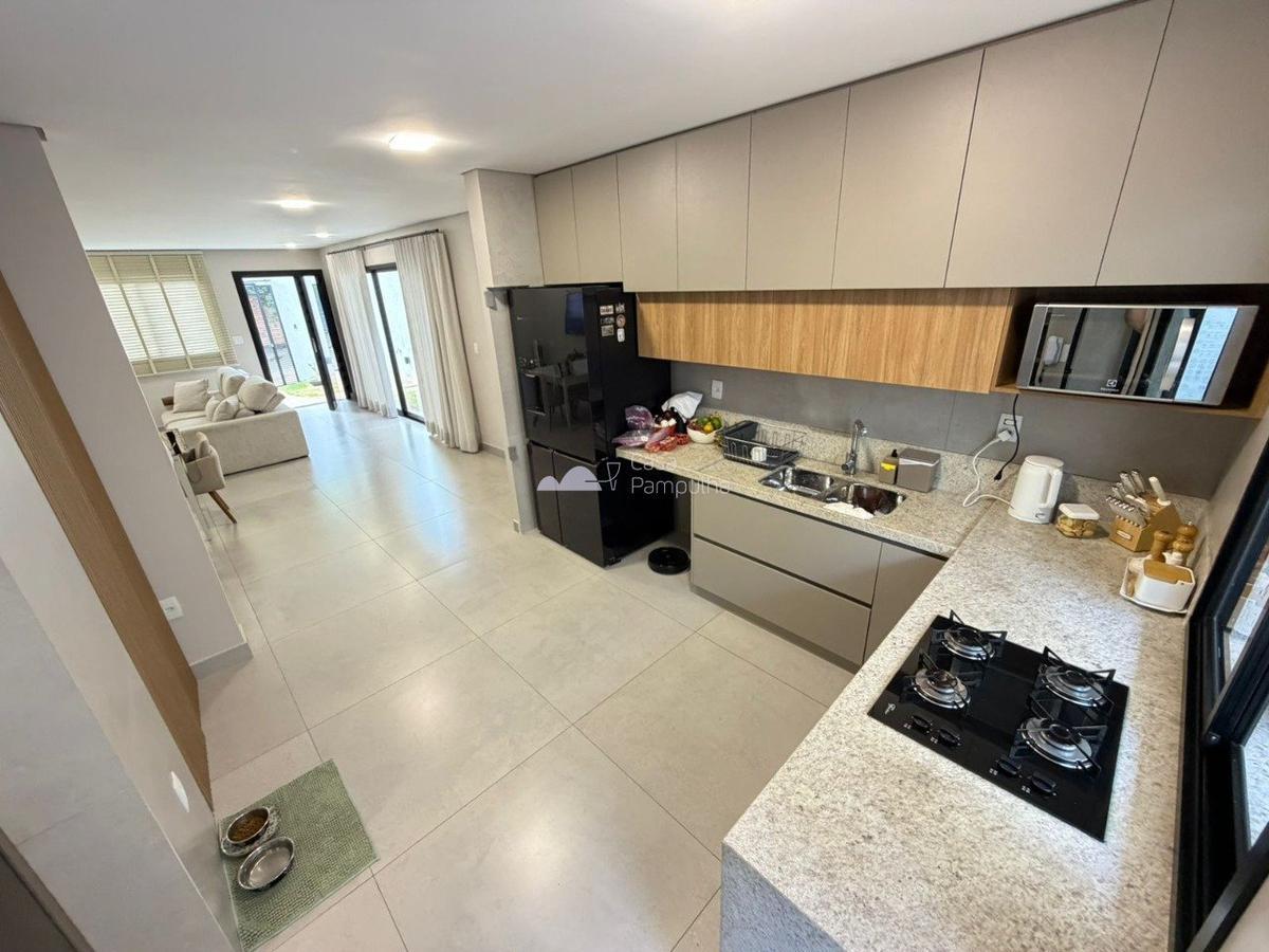 Casa, Trevo, 3 Quartos, 2 Vagas, 2 Suítes