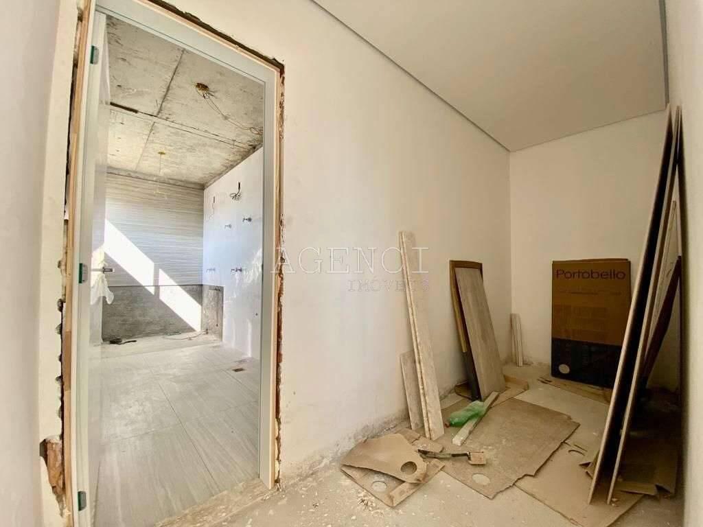 Apartamento, Cabral, 5 Quartos, 0 Vaga, 2 Suítes