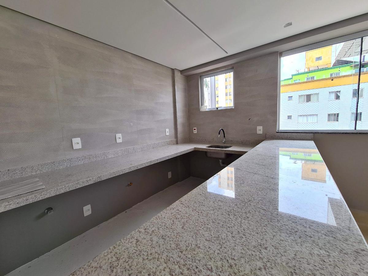 Apartamento, Sagrada Família, 3 Quartos, 2 Vagas, 1 Suíte