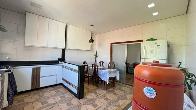 Apartamento, Floresta, 6 Quartos, 0 Vaga, 1 Suíte