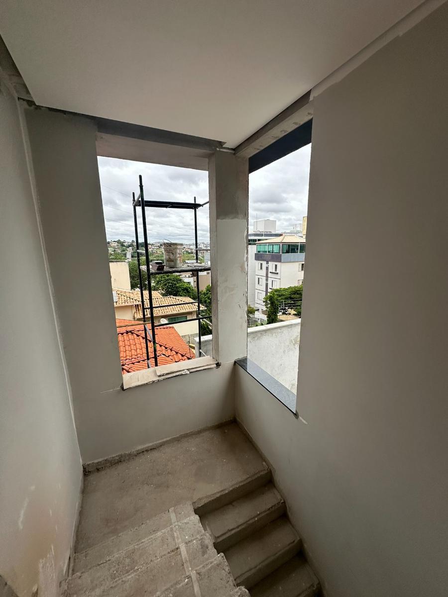 Casa, Fernão Dias, 3 Quartos, 4 Vagas, 1 Suíte