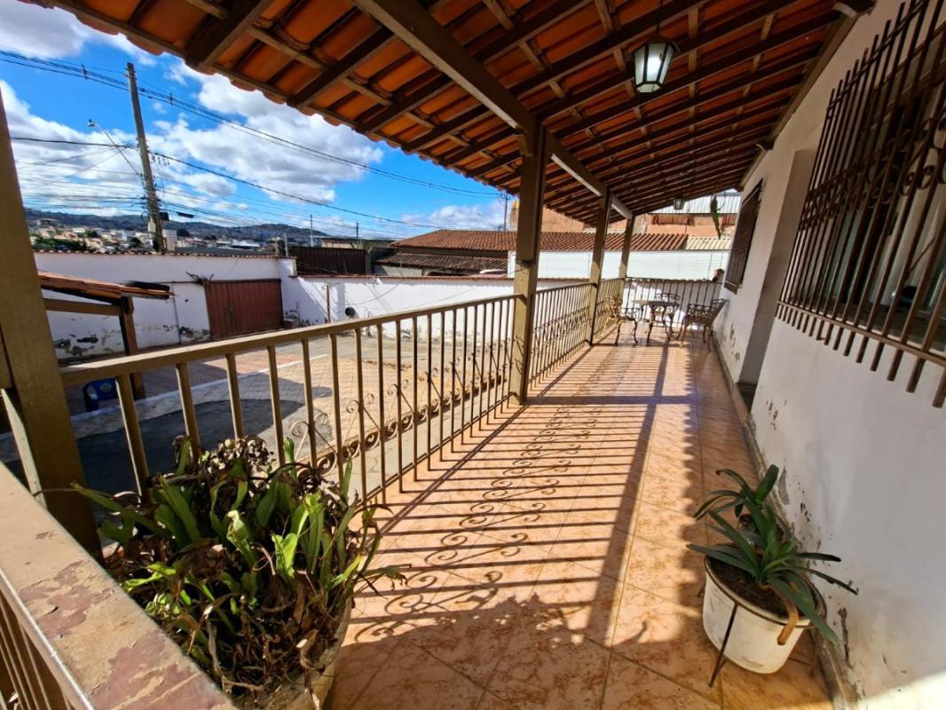 Casa, São Benedito, 3 Quartos, 4 Vagas, 1 Suíte