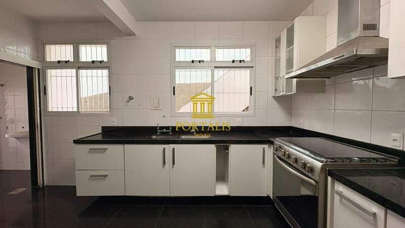 Casa, Vila Paris, 4 Quartos, 4 Vagas, 2 Suítes