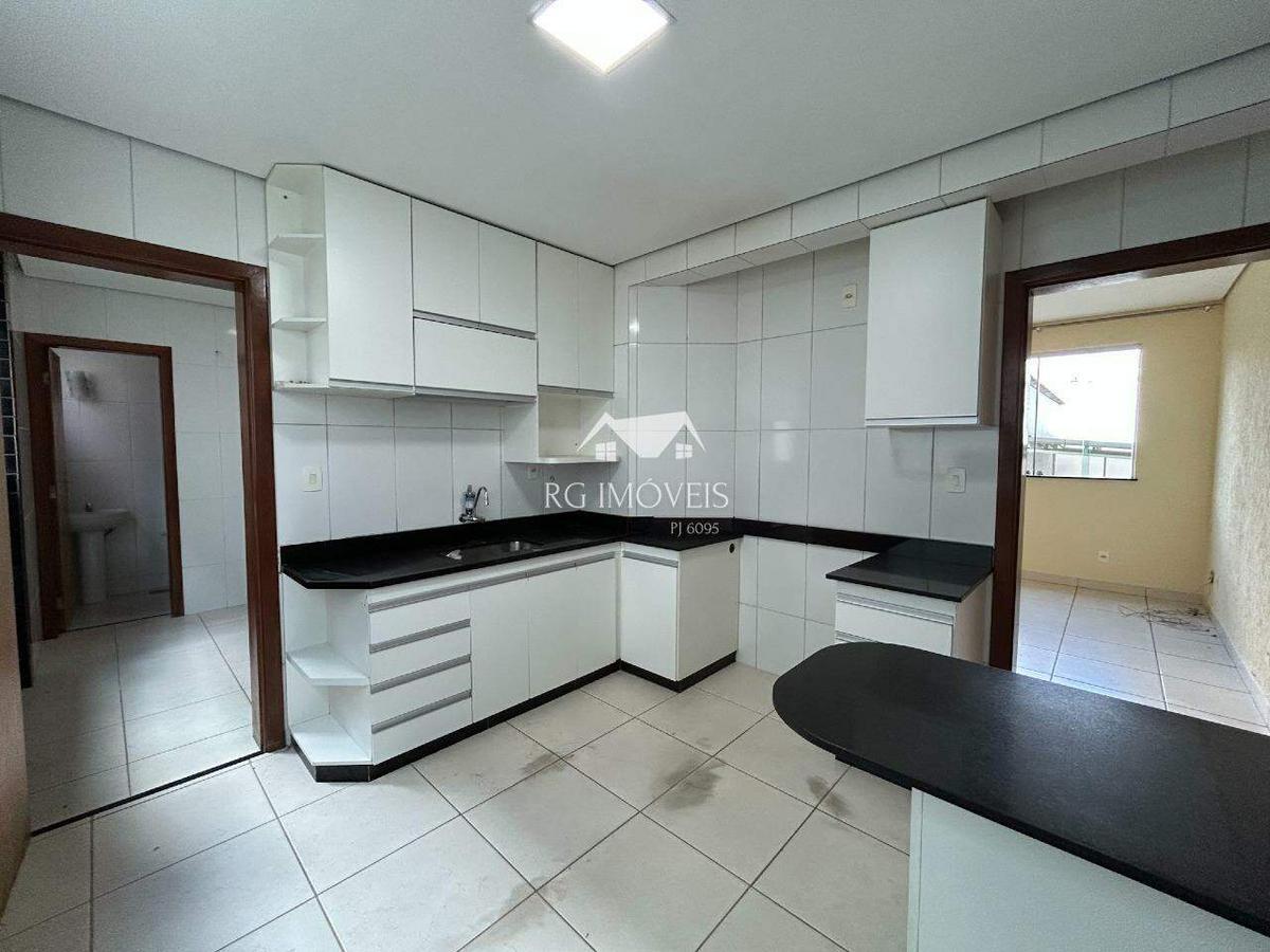 Apartamento, Barreiro, 4 Quartos, 2 Vagas, 1 Suíte