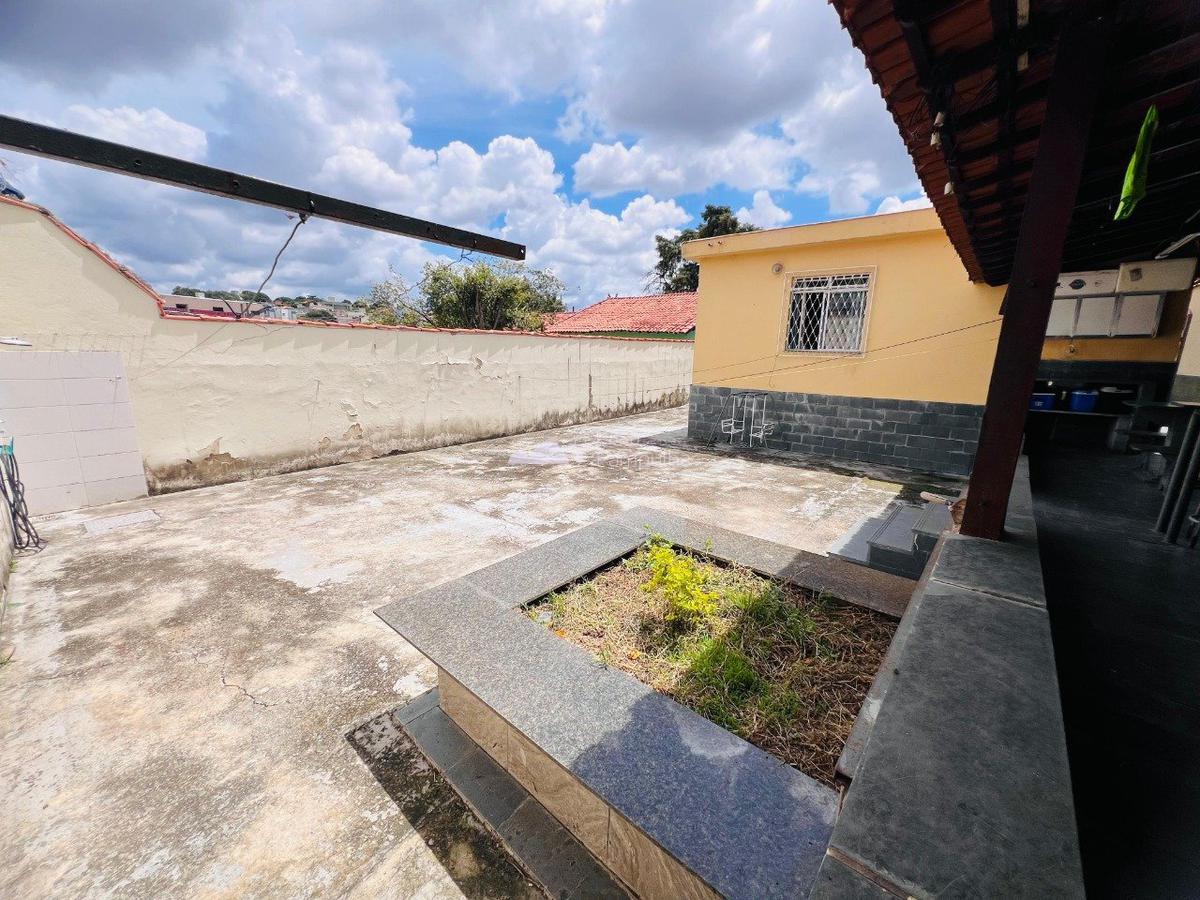 Casa, Floramar, 3 Quartos, 4 Vagas, 1 Suíte